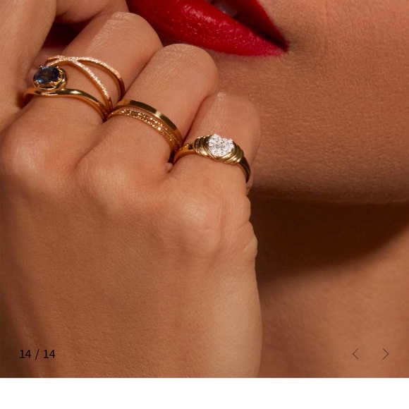 Heart of the Matter Pinky Signet ring - Picture 4 of 8